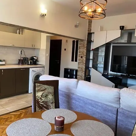 Center: Luxe/cozy Apartment